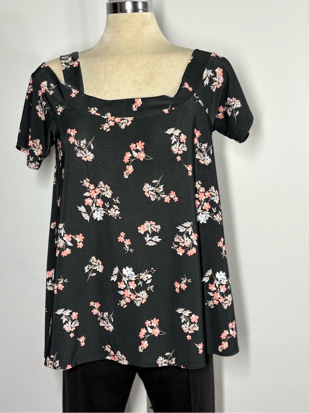 Women's Black Floral Square-Neck Short Sleeve Tunic - Pink & White Blossoms
